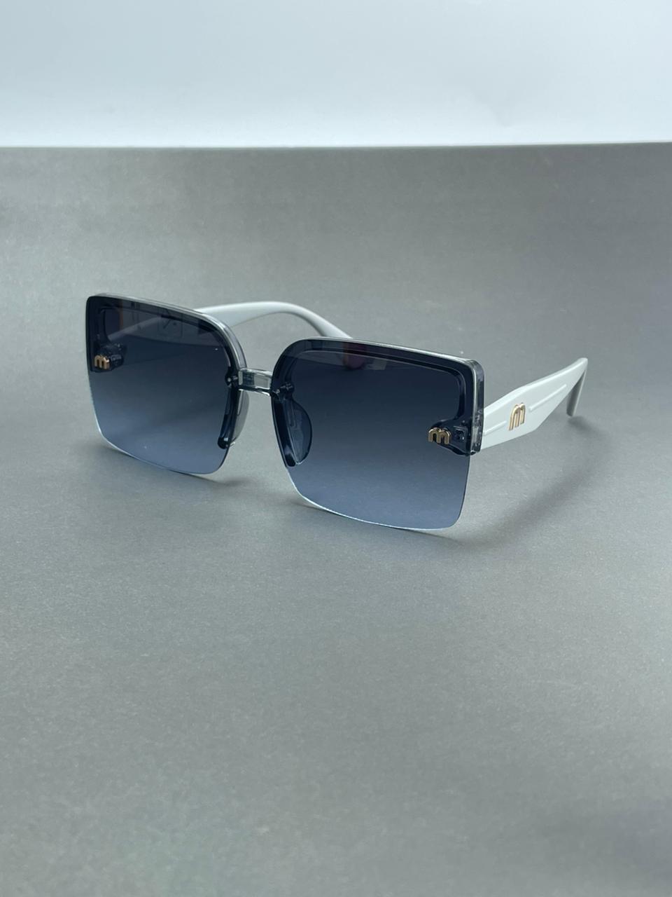 WOMEN'S SQUARE SUNGLASSES WITH BLUSH GRAY GRADIENT COLOUR