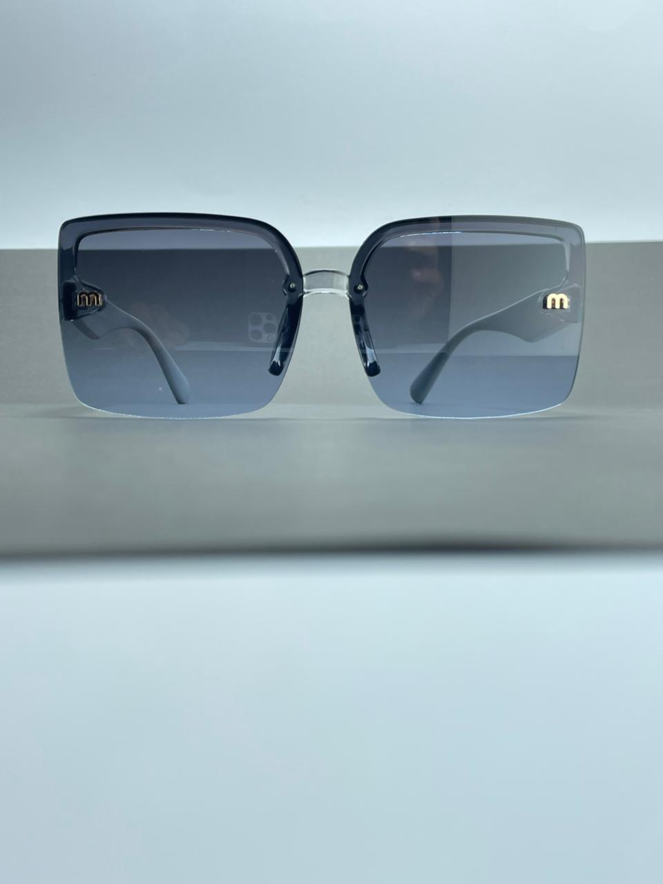 WOMEN'S SQUARE SUNGLASSES WITH BLUSH GRAY GRADIENT COLOUR